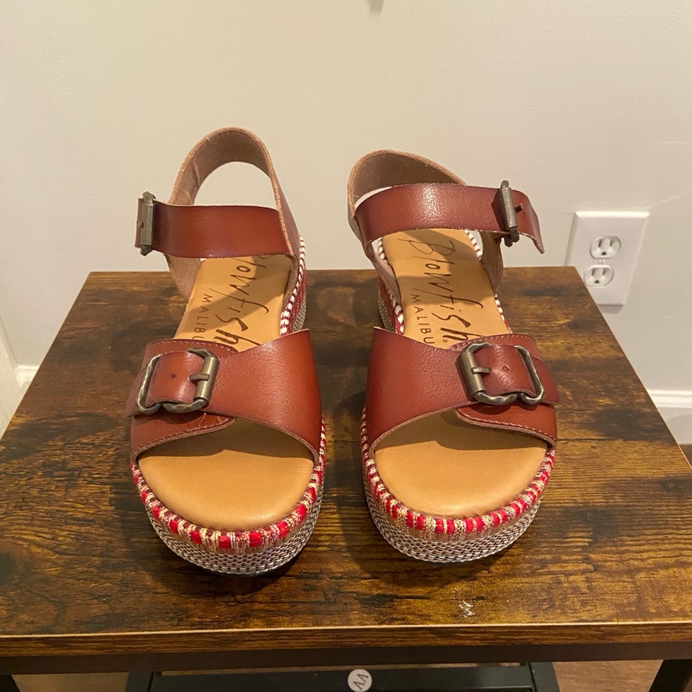 Platform sandals